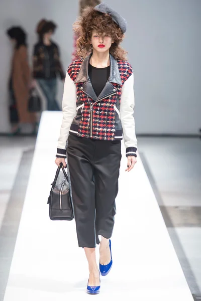 Look 16